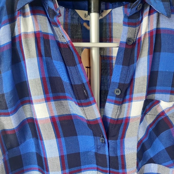 NWT - sleeveless shirt - Picture 3 of 9